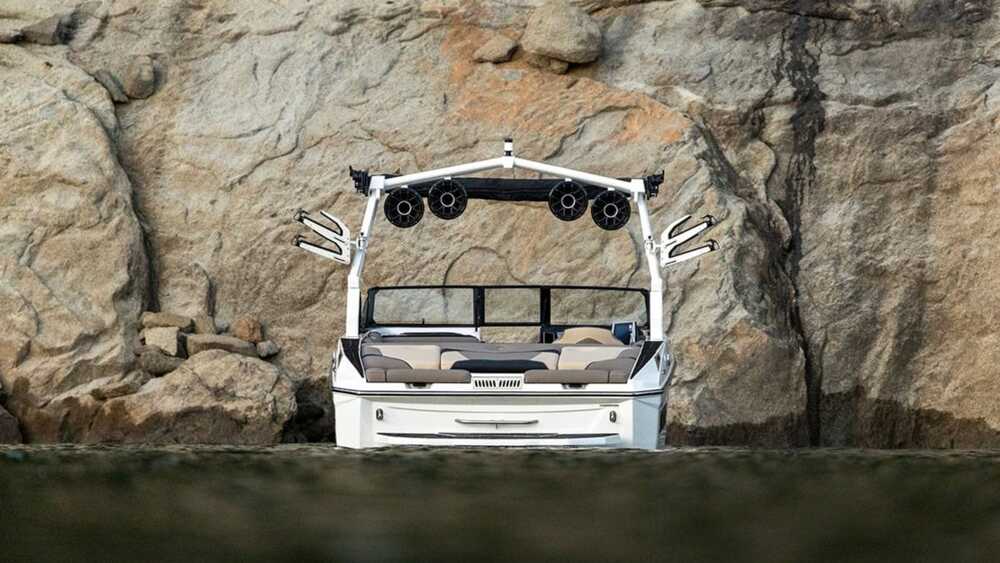 Exterior Stern