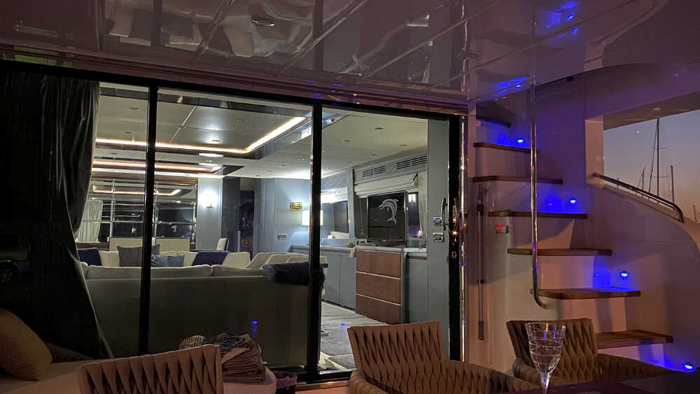 Access to salon