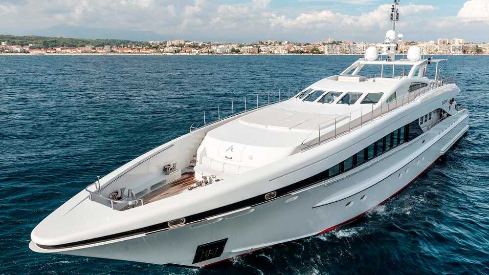 Exterior M/Y HER DESTINY 