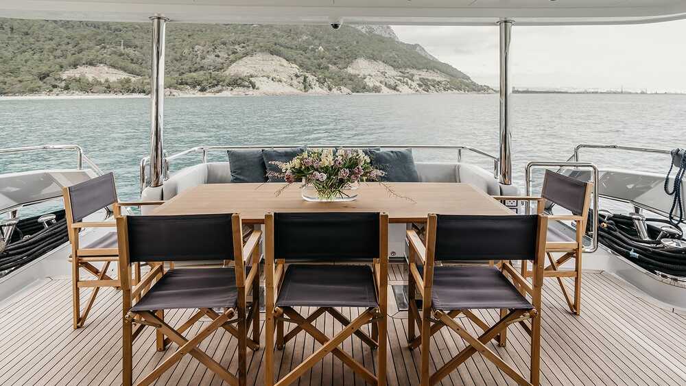 Cockpit dining