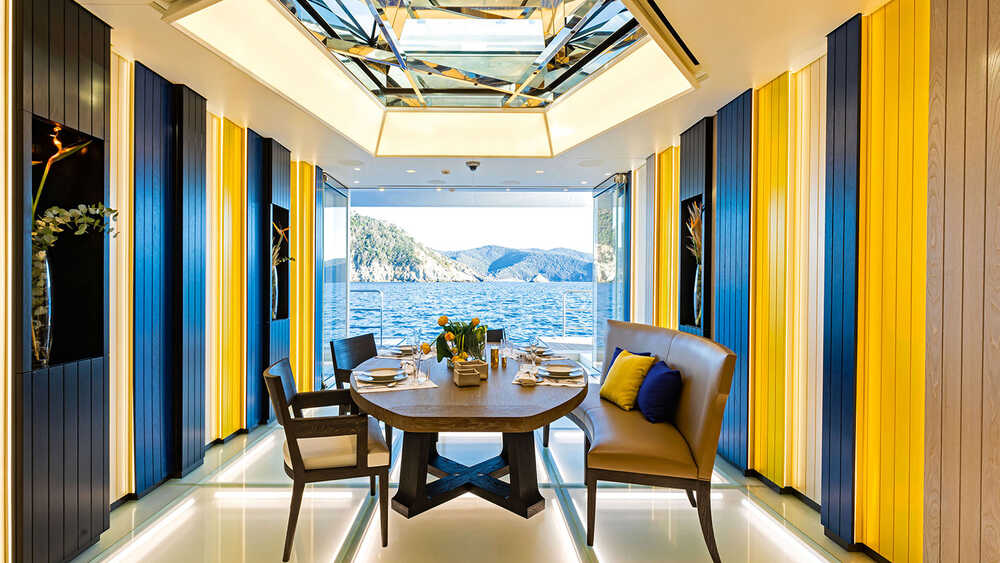 Dinette on lower deck