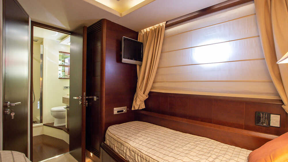 Guest cabin 1