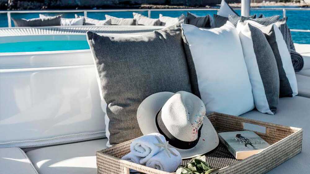 Lounge area on flybridge