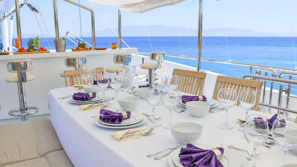  Dining area on deck