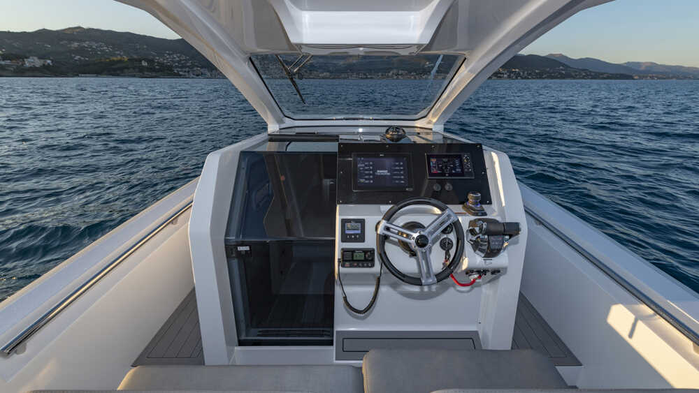 Helm station