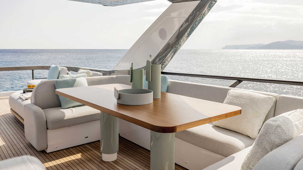 Dining area on flybridge