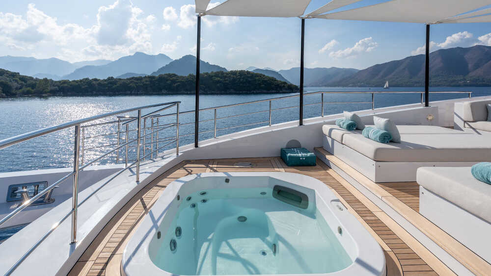 Jacuzzi on the bow