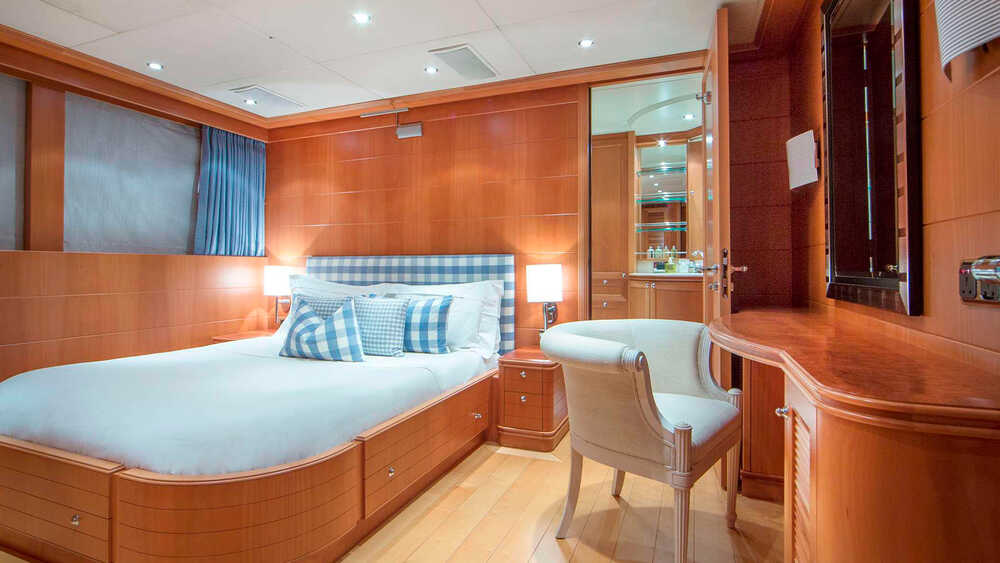 Guest cabin with double bed
