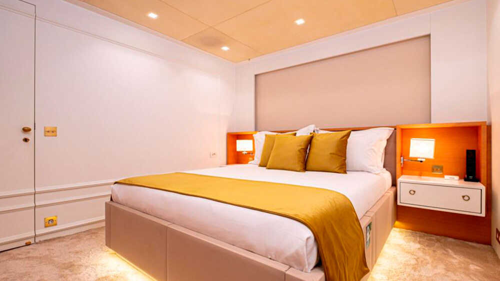 Double cabin