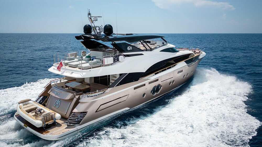 Exterior MCY 96 M/Y MIA 2017