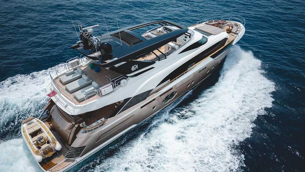 Exterior MCY 96 M/Y MIA 2017