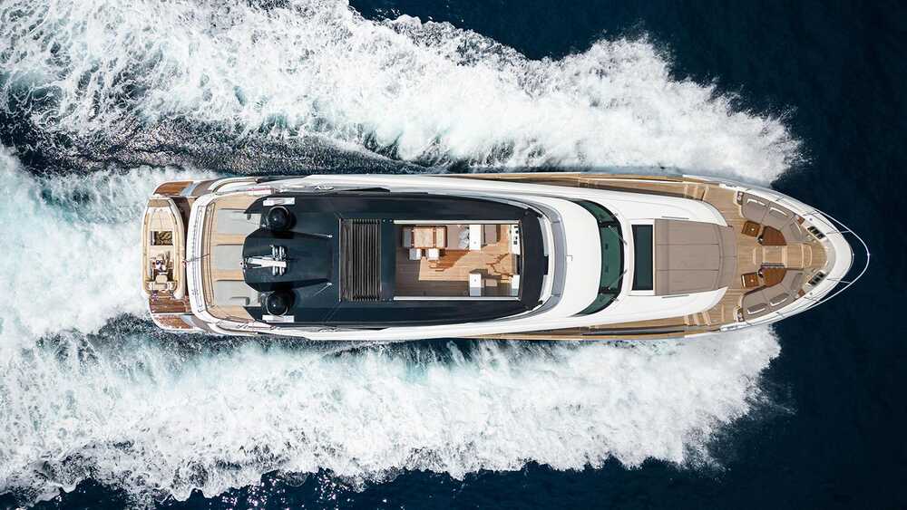 Exterior MCY 96 M/Y MIA 2017