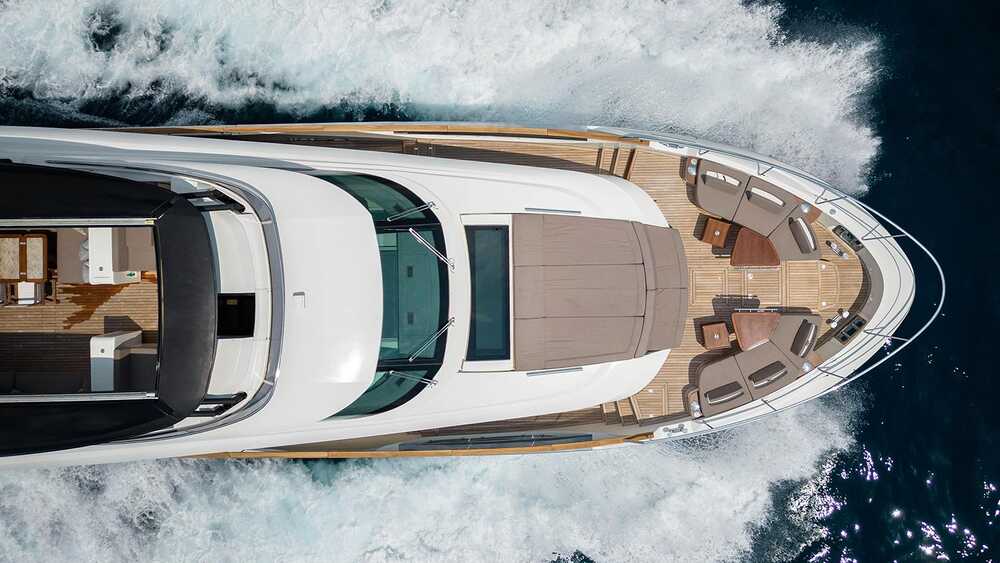 Exterior MCY 96 M/Y MIA 2017