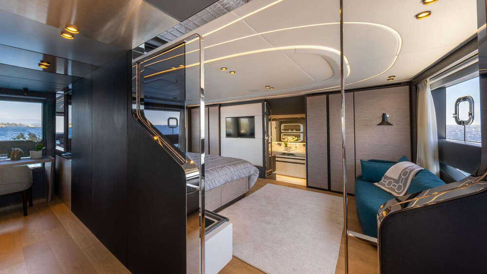 Master suit on main deck
