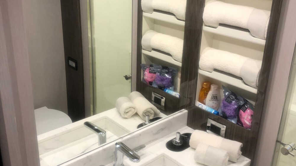 Guest head