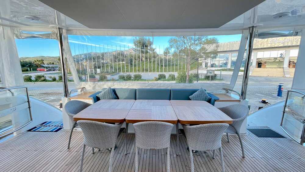 Dining area on cockpit