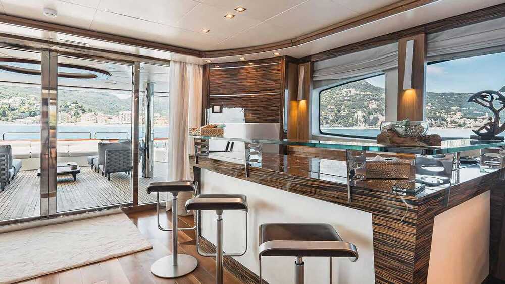 Main deck bar