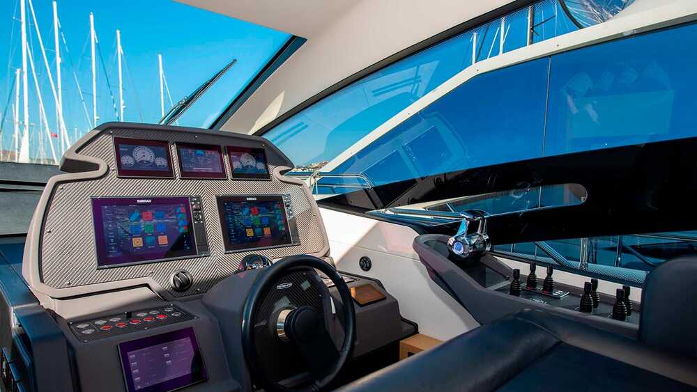 Helm station