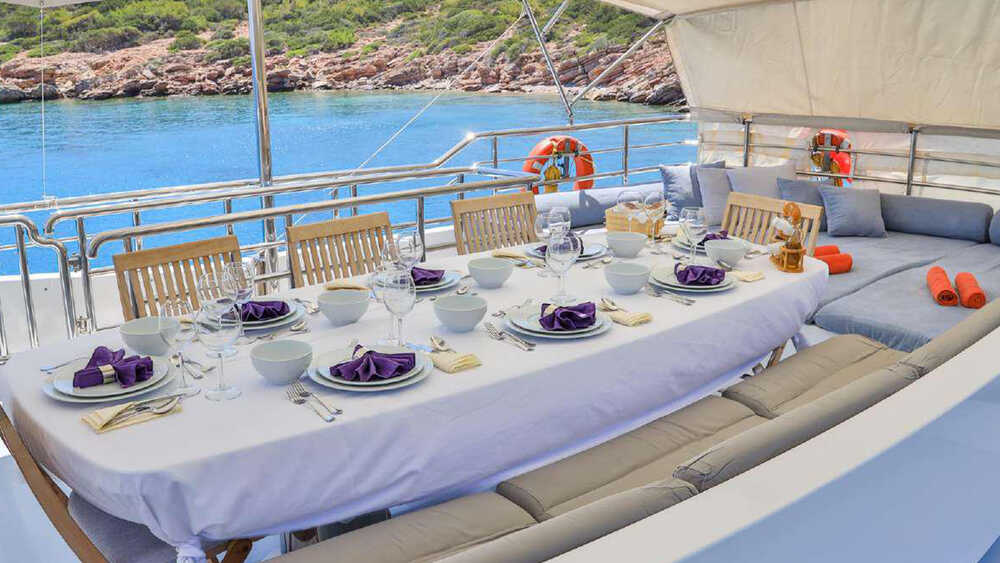  Dining area on deck