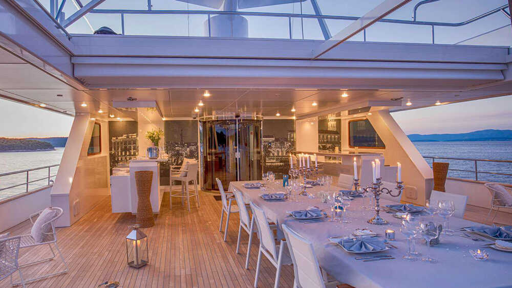 Upper deck dining 