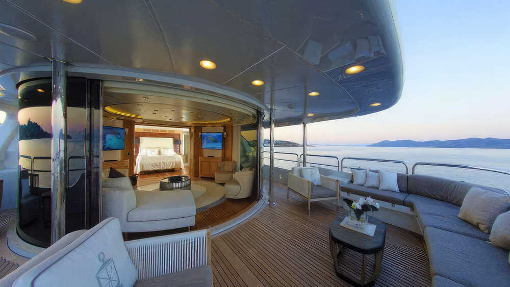Upper deck