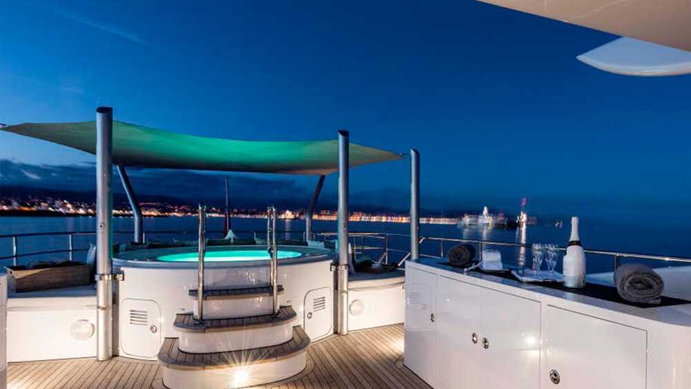 Jacuzzi on flybridge