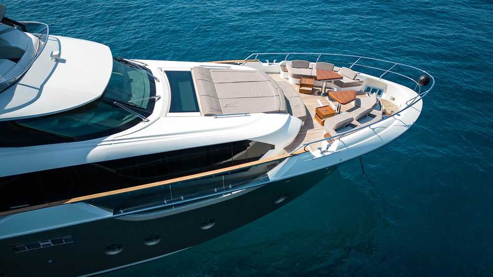 Exterior MCY 96 M/Y MIA 2017
