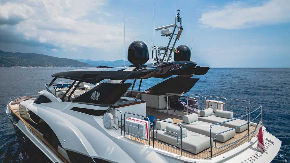 Exterior MCY 96 M/Y MIA 2017