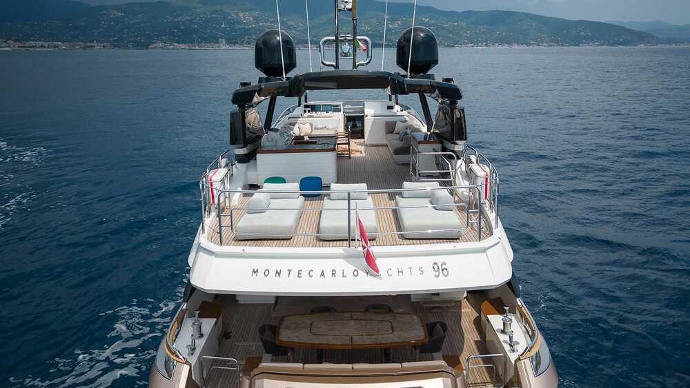 Exterior MCY 96 M/Y MIA 2017