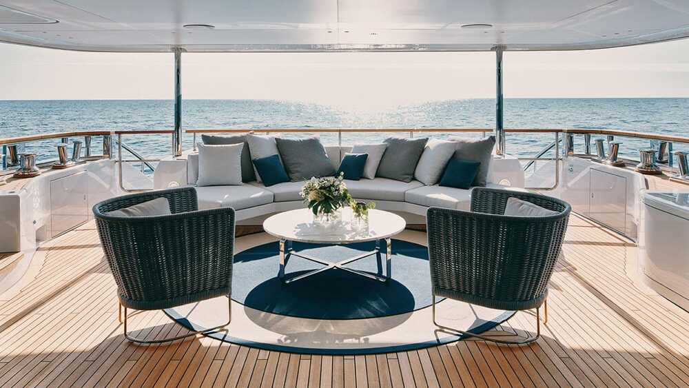 Cockpit on main deck