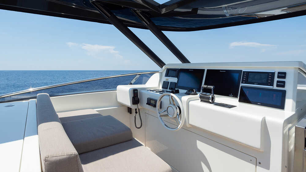 Helm station on flybridge