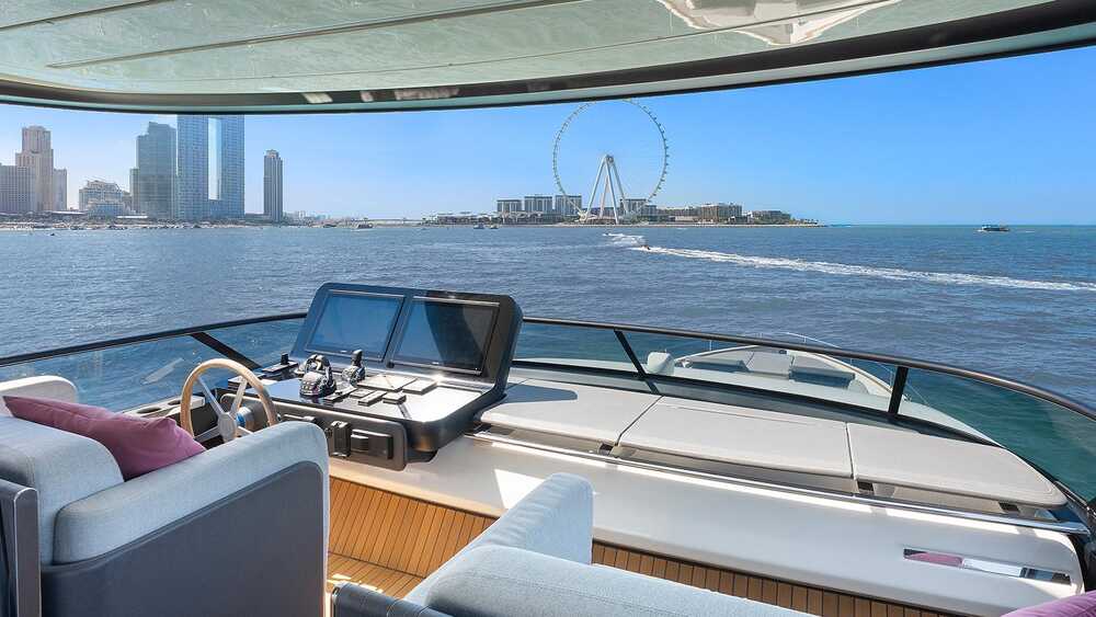 Helm station on flybridge