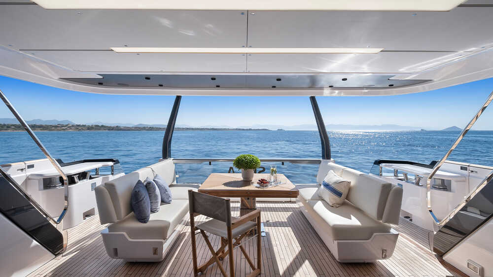 Cockpit dining