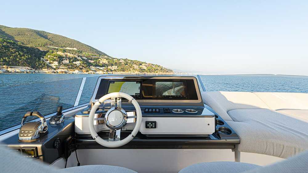 Helm station on flybridge