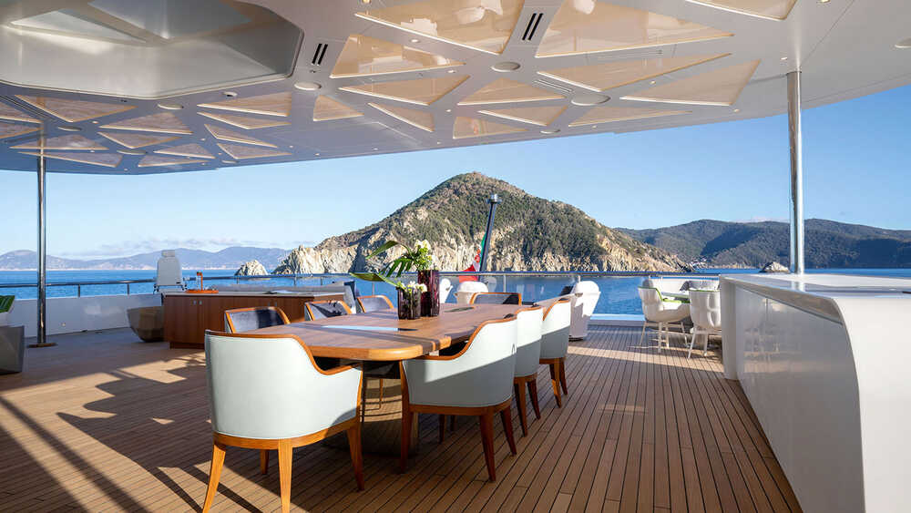 Owner's deck aft lounge area