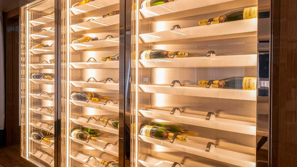  Wine cabinet