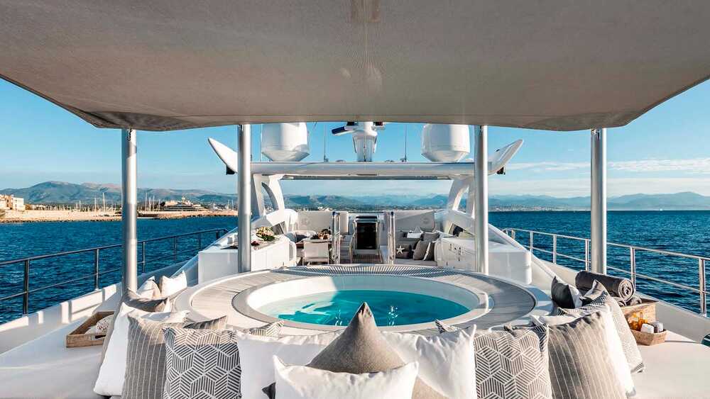 Jacuzzi on flybridge