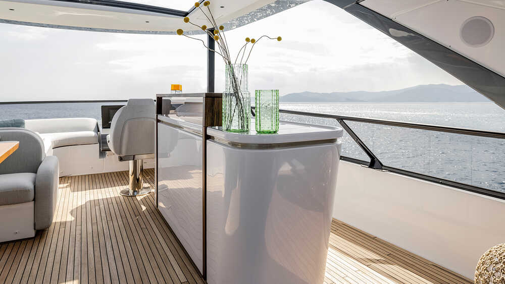 Bar on flybridge