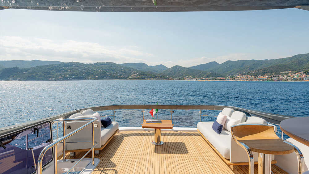 Lounge area on aft fly