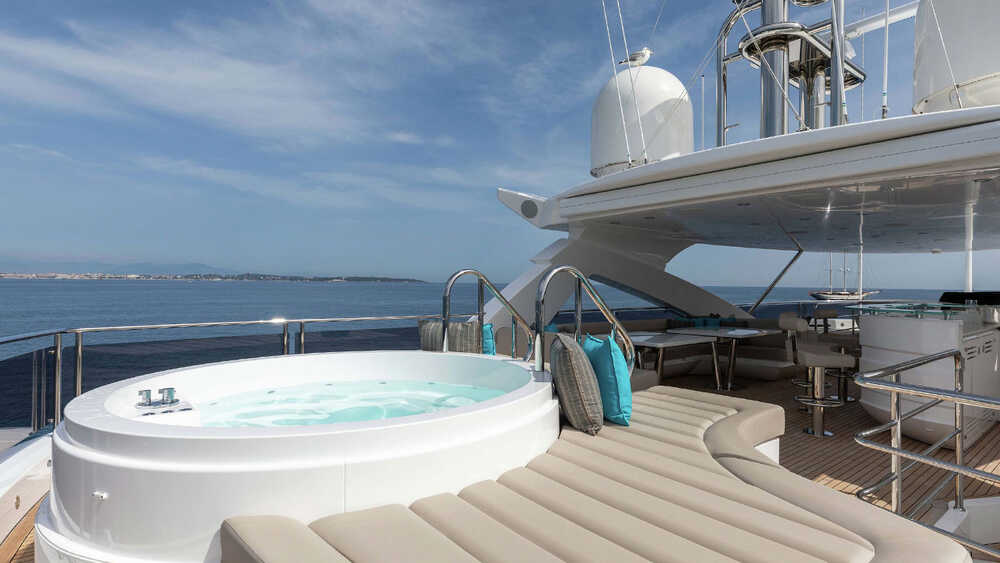 Jacuzzi on aft sundeck
