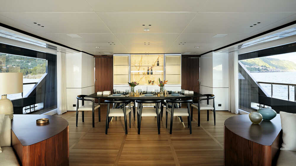 Dinette in main deck salon