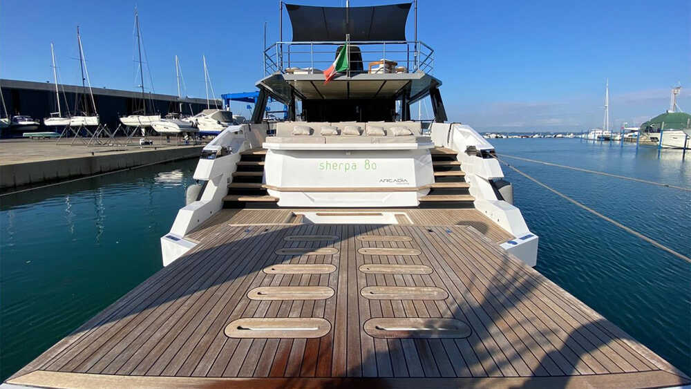Folding swimming platform