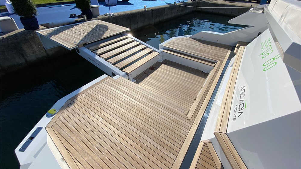 Folding swimming platform