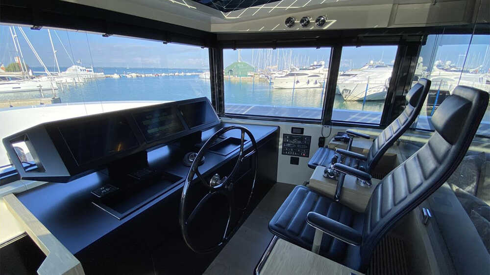 Main helm station