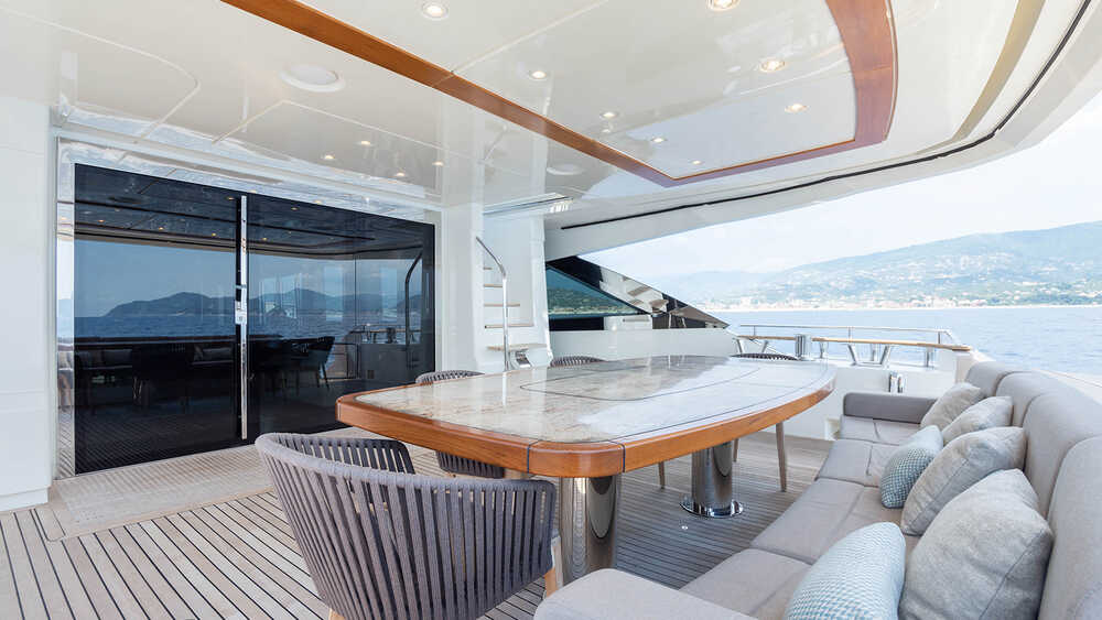 Dining area on cockpit