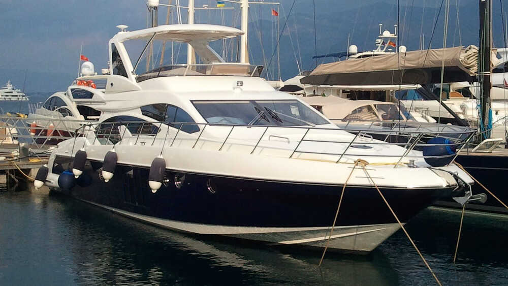 Exterior Azimut 64 2013