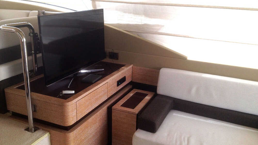 TV in salon