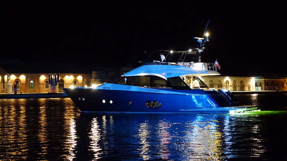 Exterior MCY 65 2012