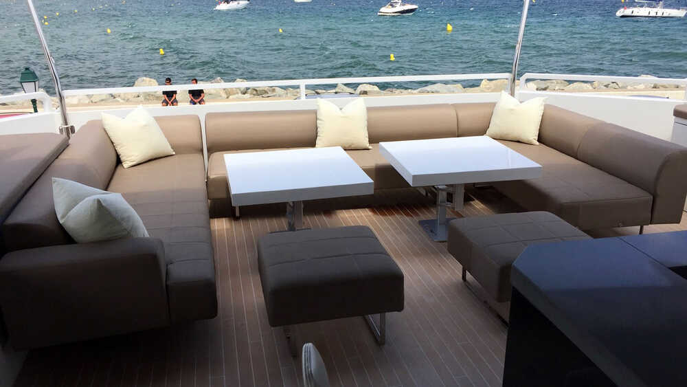 The cockpit on the main deck