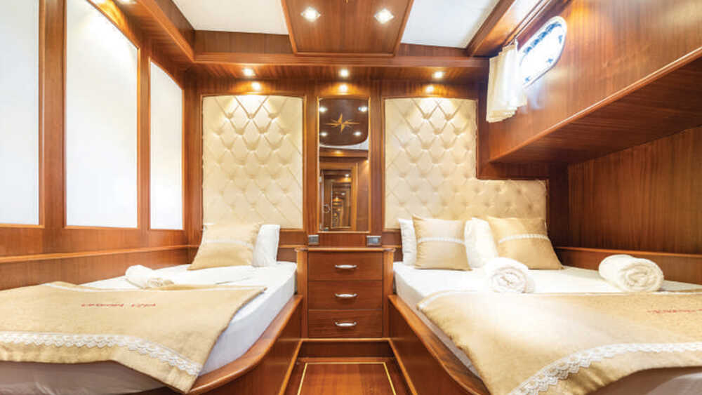 Guest cabin with singles